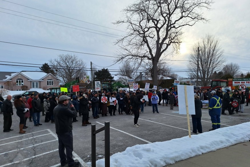 Manifestation à Chute-à-Blondeau contre le TGV Alto
